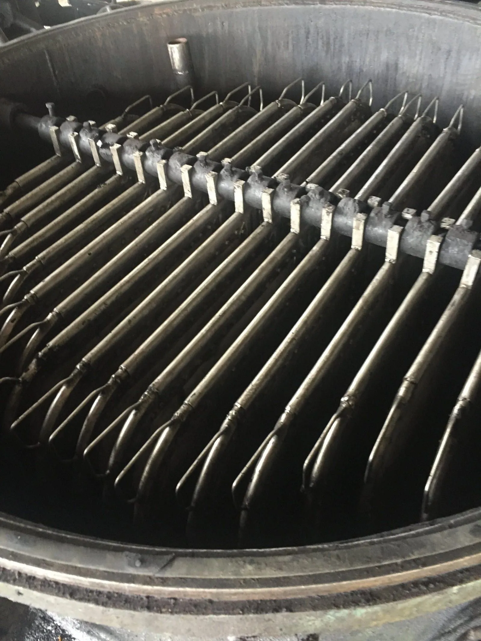 Filter leaves inside an open leaf filter vessel
