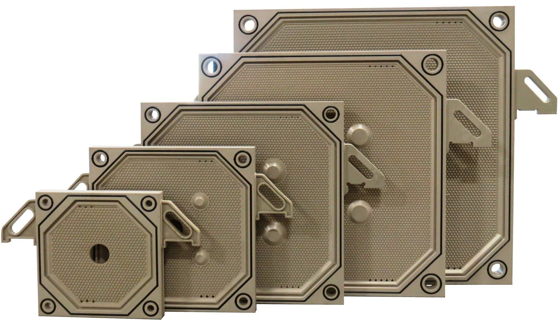 Recessed chamber filter plates in several sizes