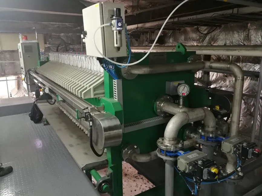 Filter press with pneumatic valves and control panel