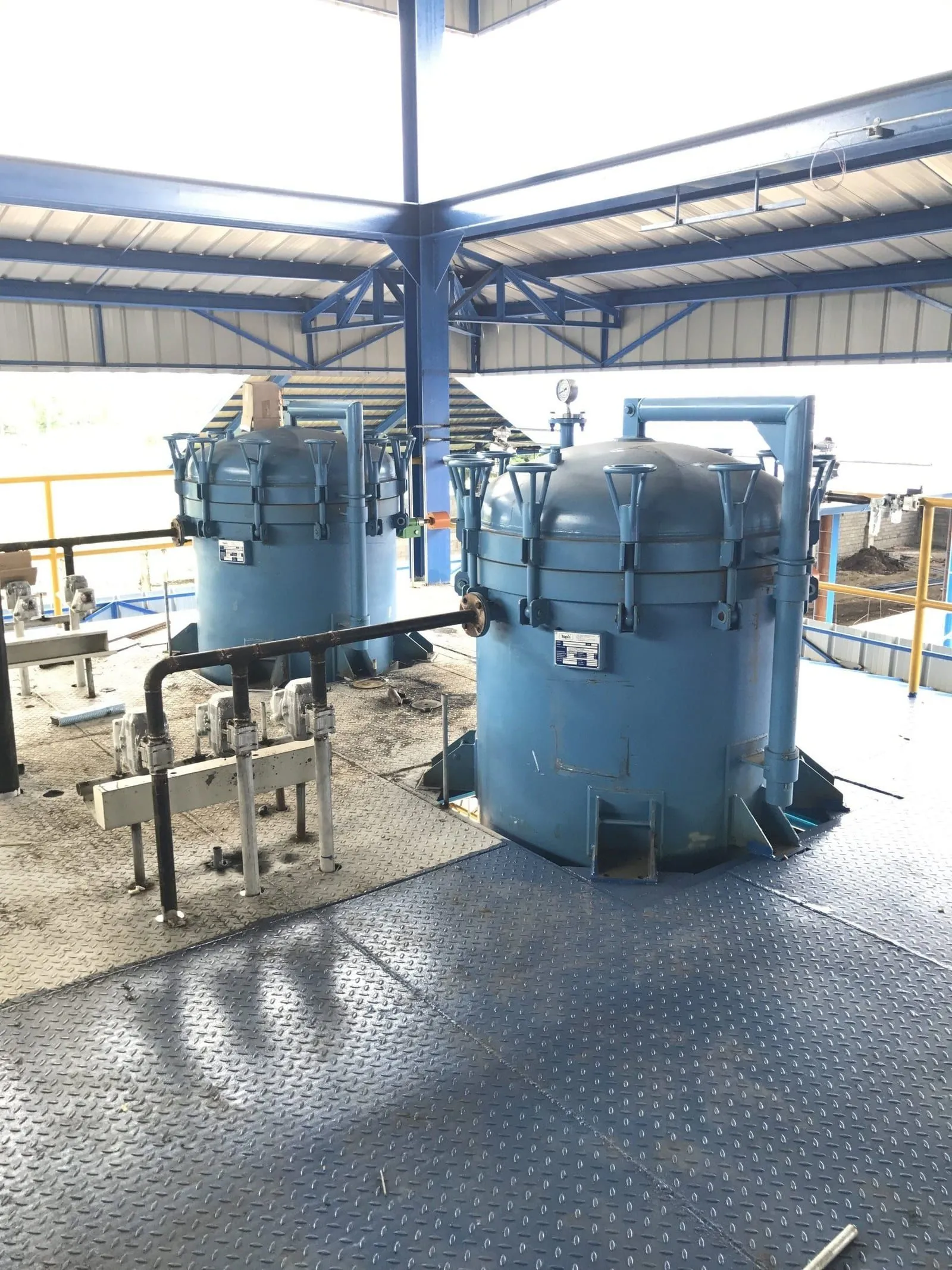Two leaf filters on a plant mezzanine