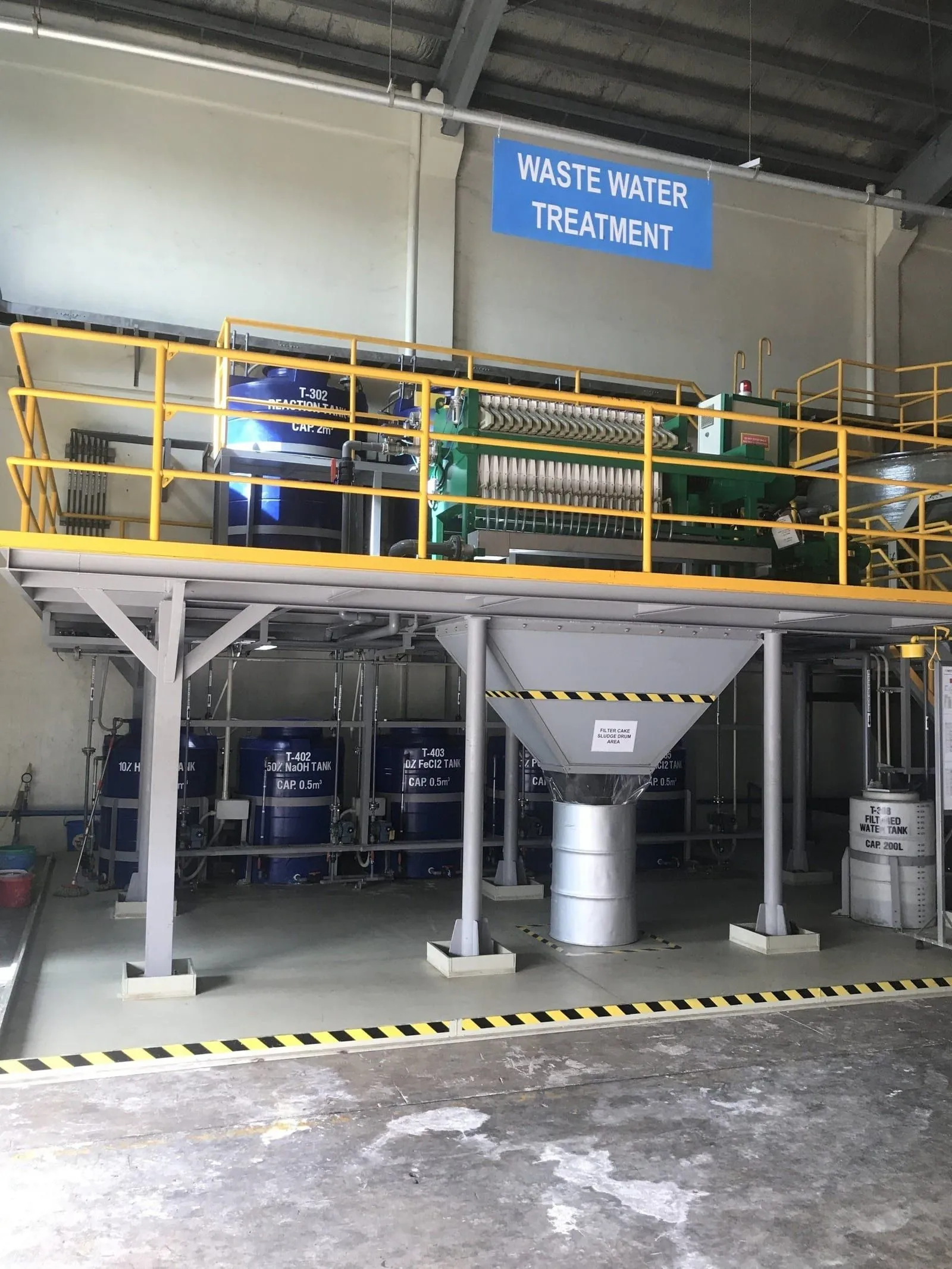 Blue pressure leaf filter in a plant